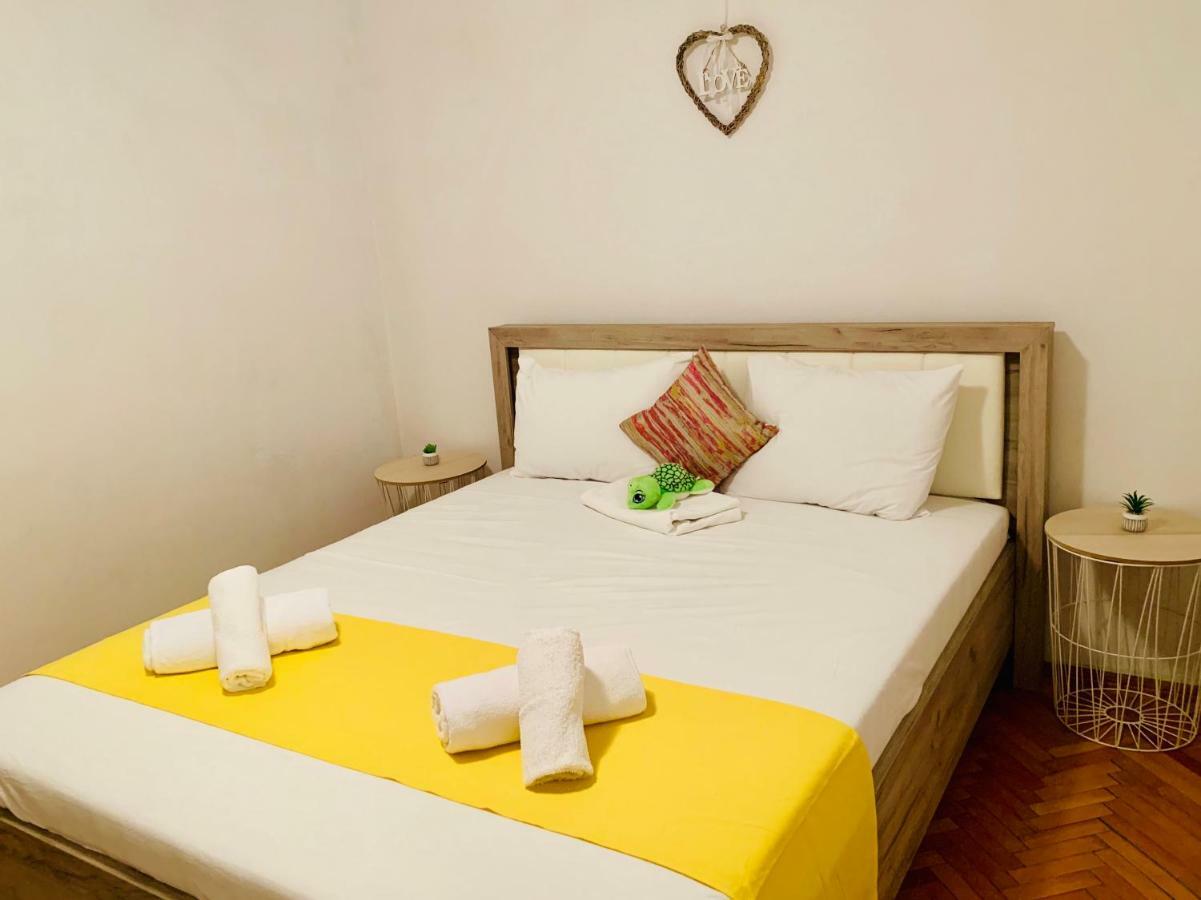 Ultracentral Apartment With All You Need: Wifi, Tv, Ac, Washer, Coffe Temesvár Kültér fotó