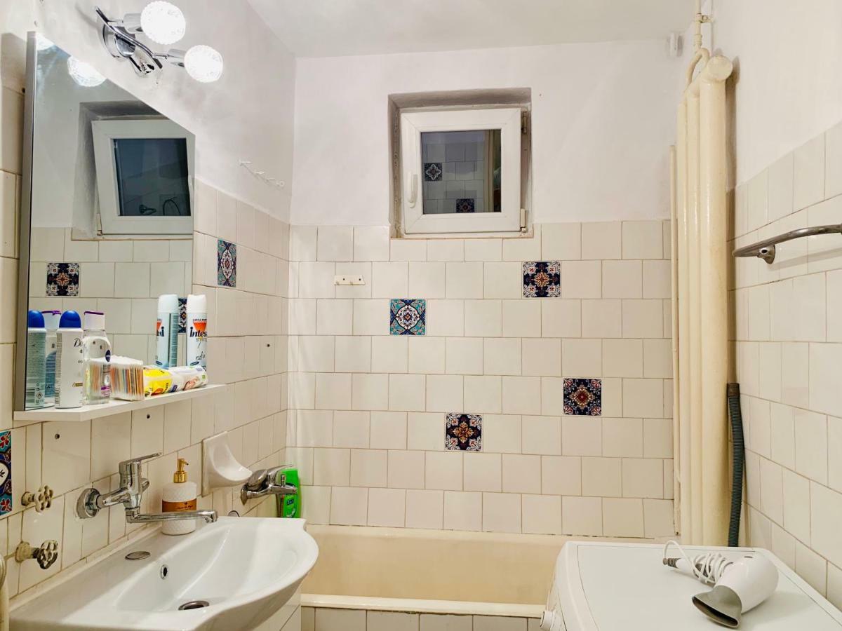 Ultracentral Apartment With All You Need: Wifi, Tv, Ac, Washer, Coffe Temesvár Kültér fotó