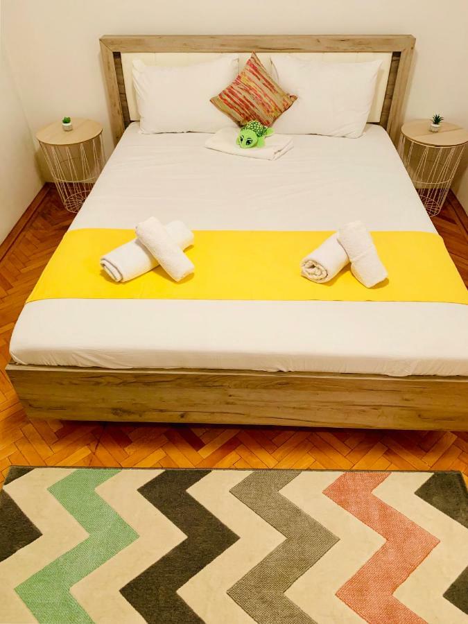 Ultracentral Apartment With All You Need: Wifi, Tv, Ac, Washer, Coffe Temesvár Kültér fotó