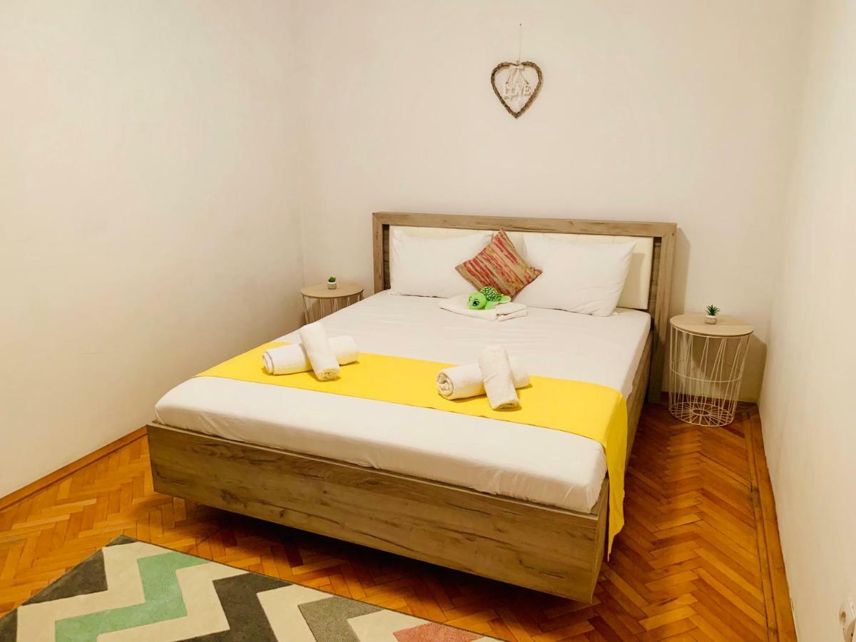 Ultracentral Apartment With All You Need: Wifi, Tv, Ac, Washer, Coffe Temesvár Kültér fotó